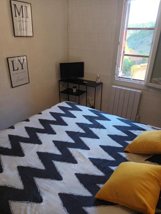 B&B Chambres "Chez Meme Germaine" Caramany Exterior foto